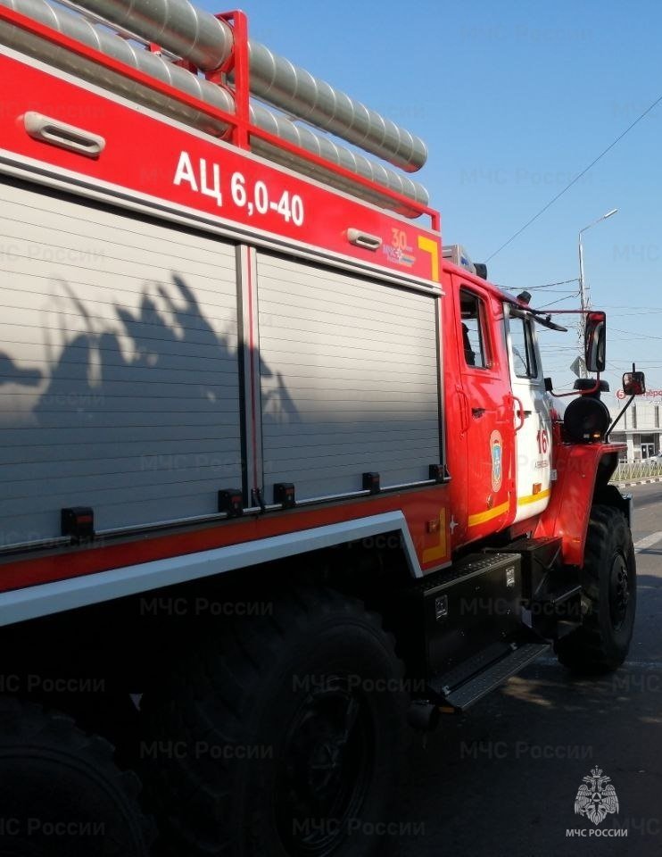 Спасатели МЧС России приняли участие в ликвидации ДТП в городе Алексеевка Алексеевского городского округа на улице Некрасова
