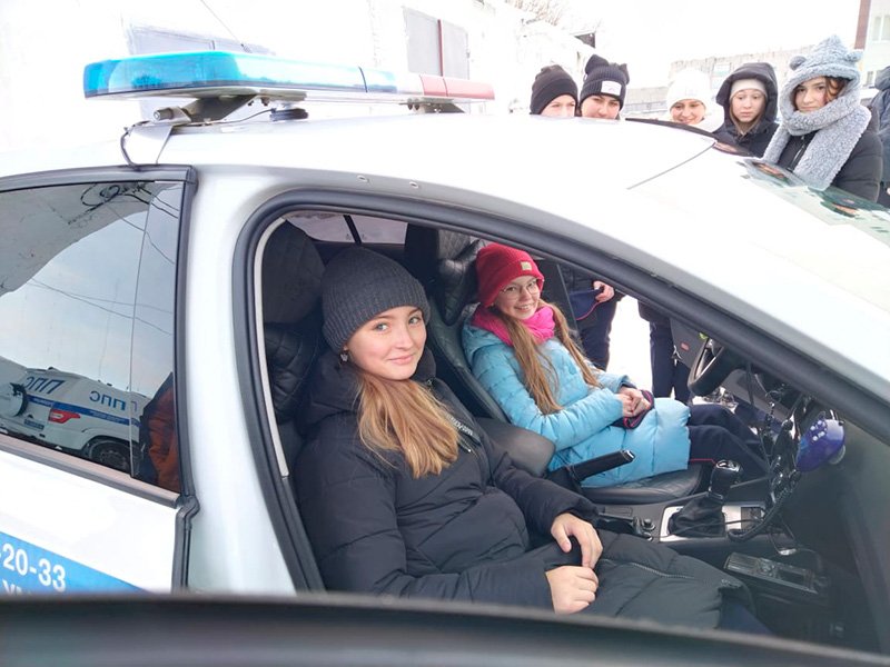 В Алексеевке школьники побывали в гостях у полицейских