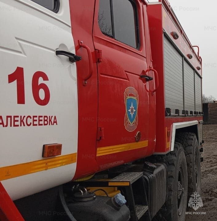 Спасатели МЧС России приняли участие в ликвидации ДТП на автодороге Алексеевка-Подсереднее  Алексеевского городского округа