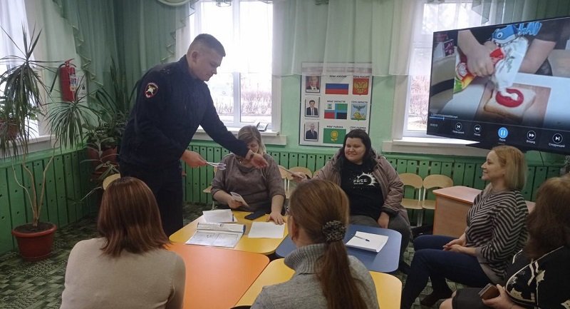 В Алексеевском городском округе сотрудники Госавтоинспекции приняли участие в родительских собраниях