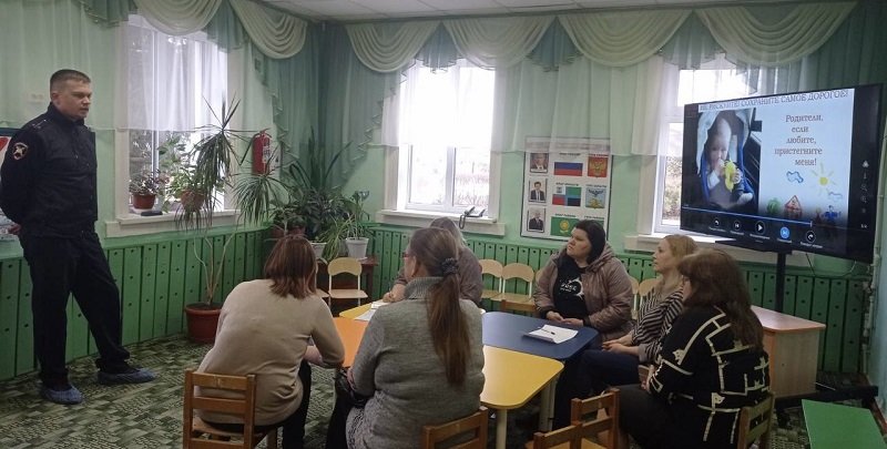 В Алексеевском городском округе сотрудники Госавтоинспекции приняли участие в родительских собраниях